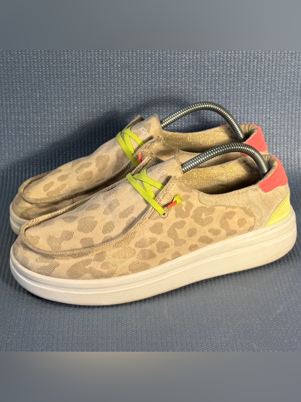 Hey Dude Women’s Wendy Rise Leopard Neon Beige Slip On Comfort Shoes Size 10